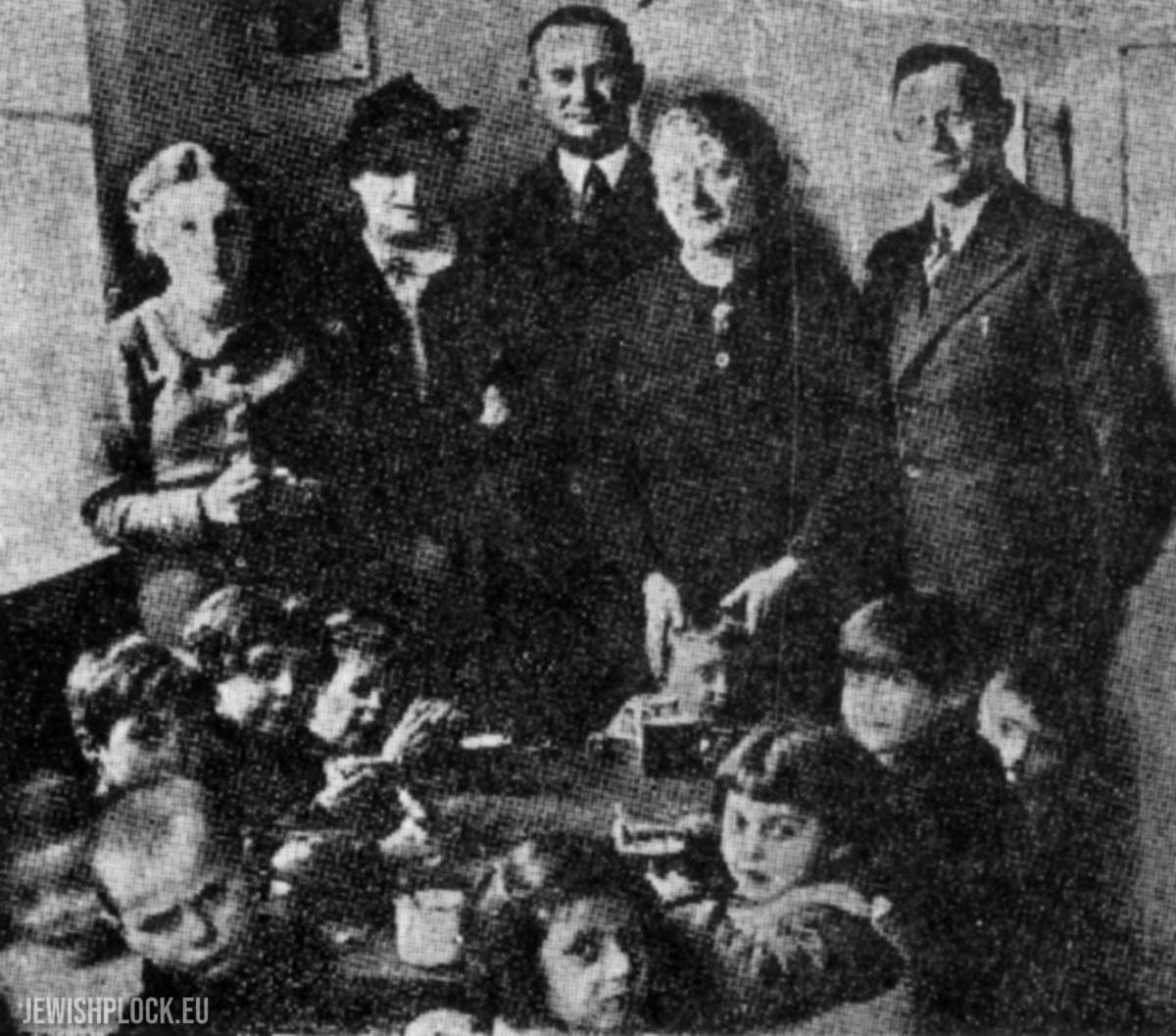 The management board of the Jewish shelter in Płock (source: "Plotzk (Płock). A History of an Ancient Jewish Community in Poland", ed. by Eliyahu Eisenberg) 